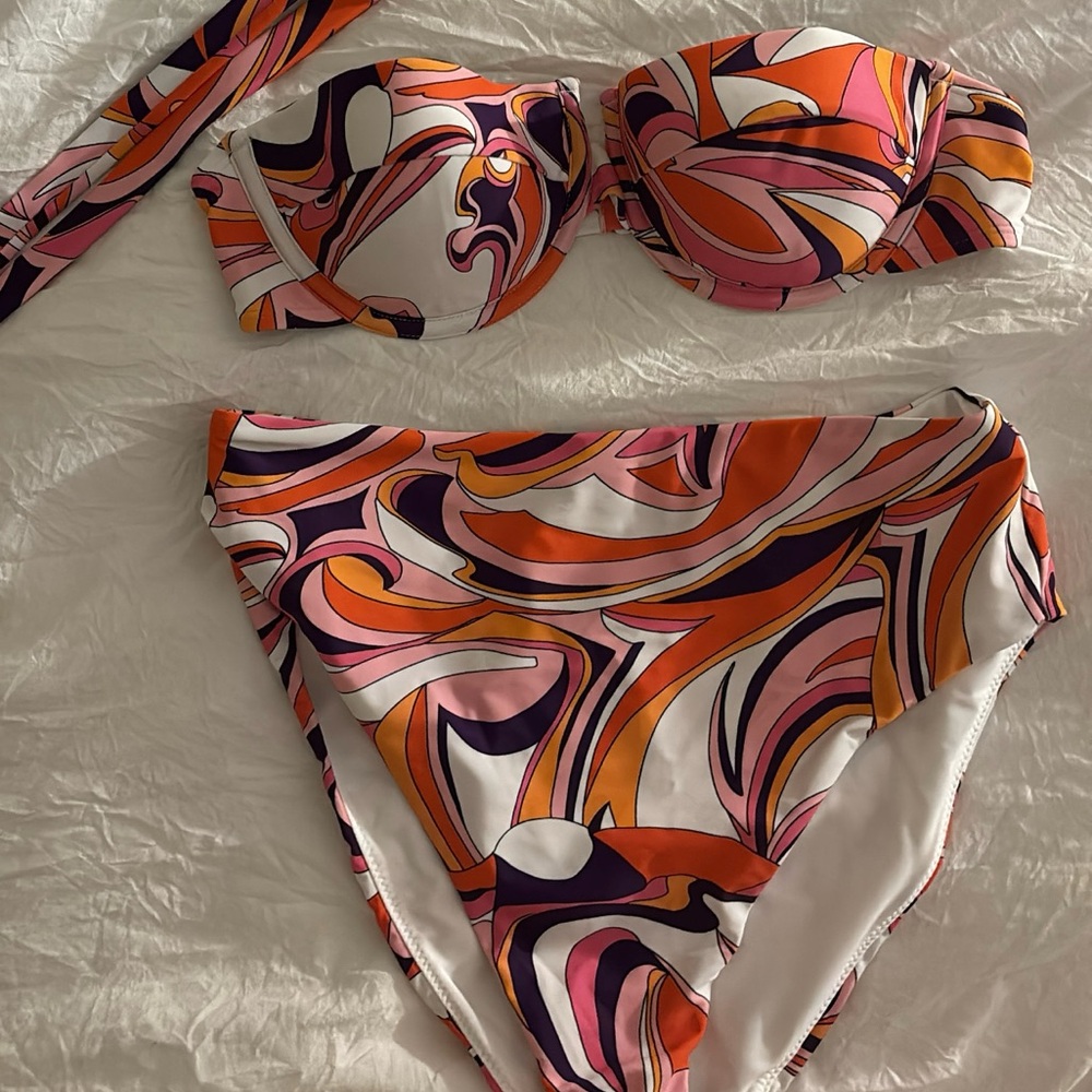 Express Bikini Strapless (Comes with Straps)